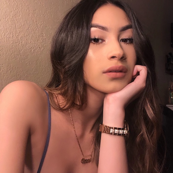 Meet your Posher, Karen - Picture 2 of 2